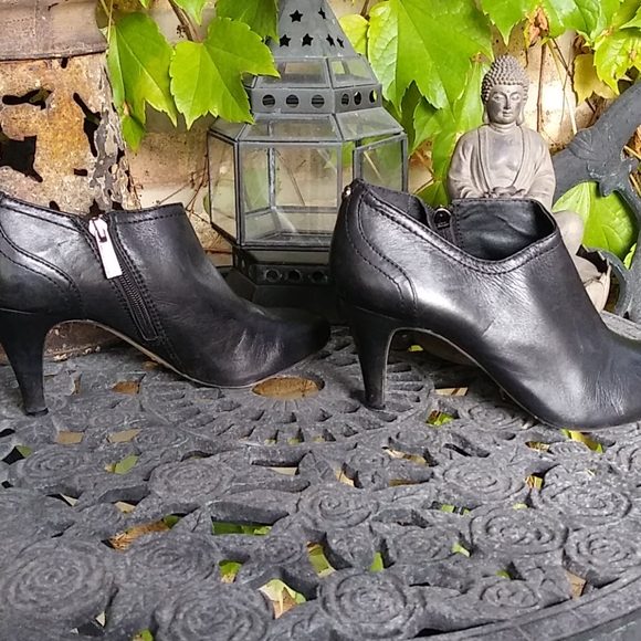 Vince Camuto heels - Picture 3 of 13